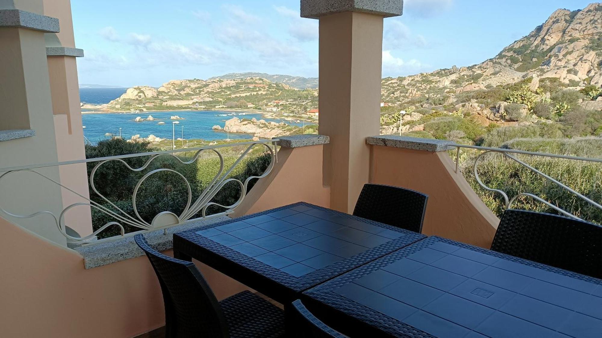 Appartamento Vista Mare Punta Tegge Ла Мадалена Екстериор снимка