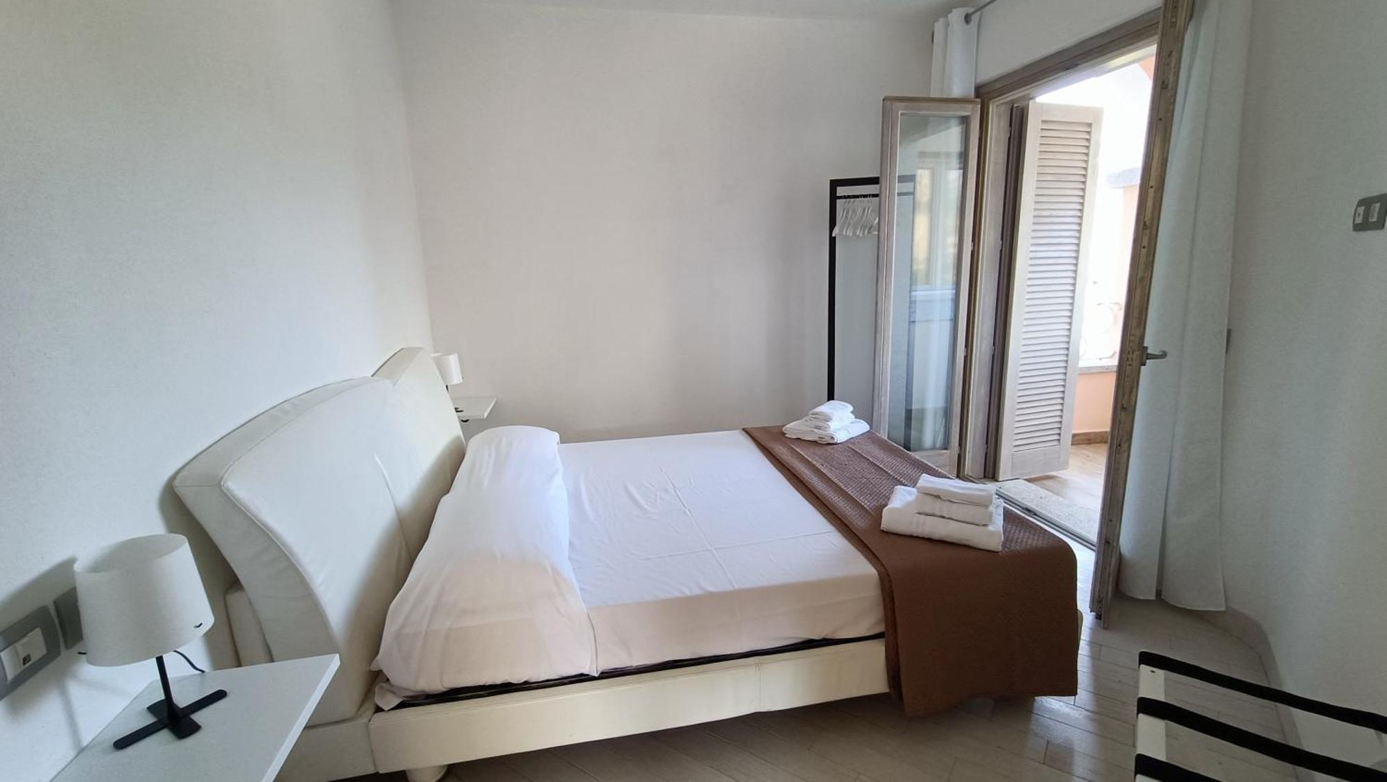 Appartamento Vista Mare Punta Tegge Ла Мадалена Екстериор снимка