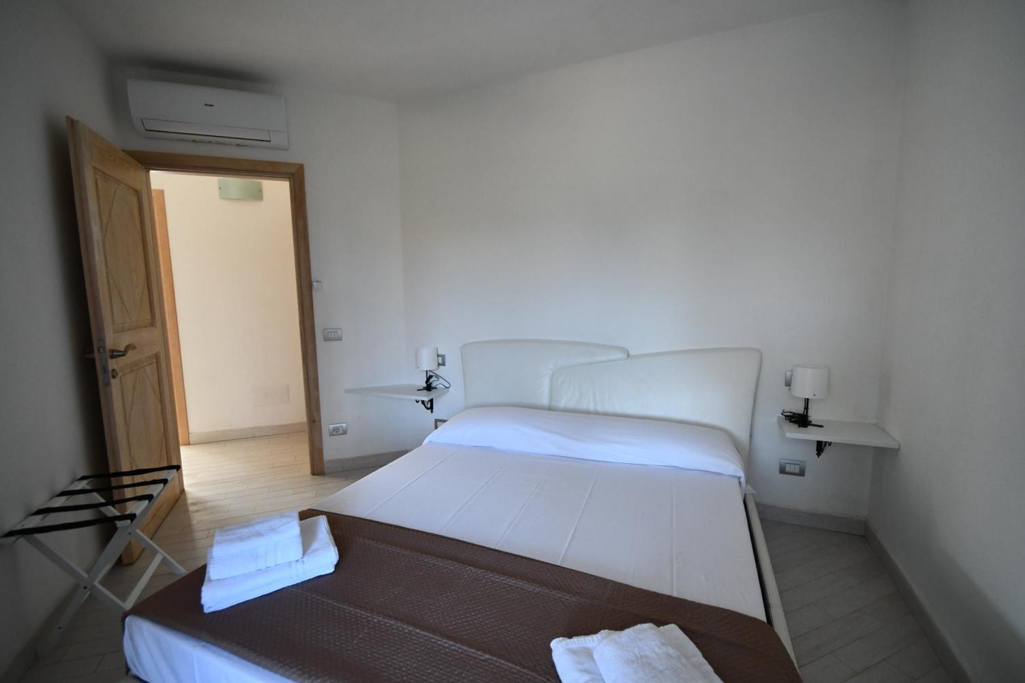 Appartamento Vista Mare Punta Tegge Ла Мадалена Екстериор снимка