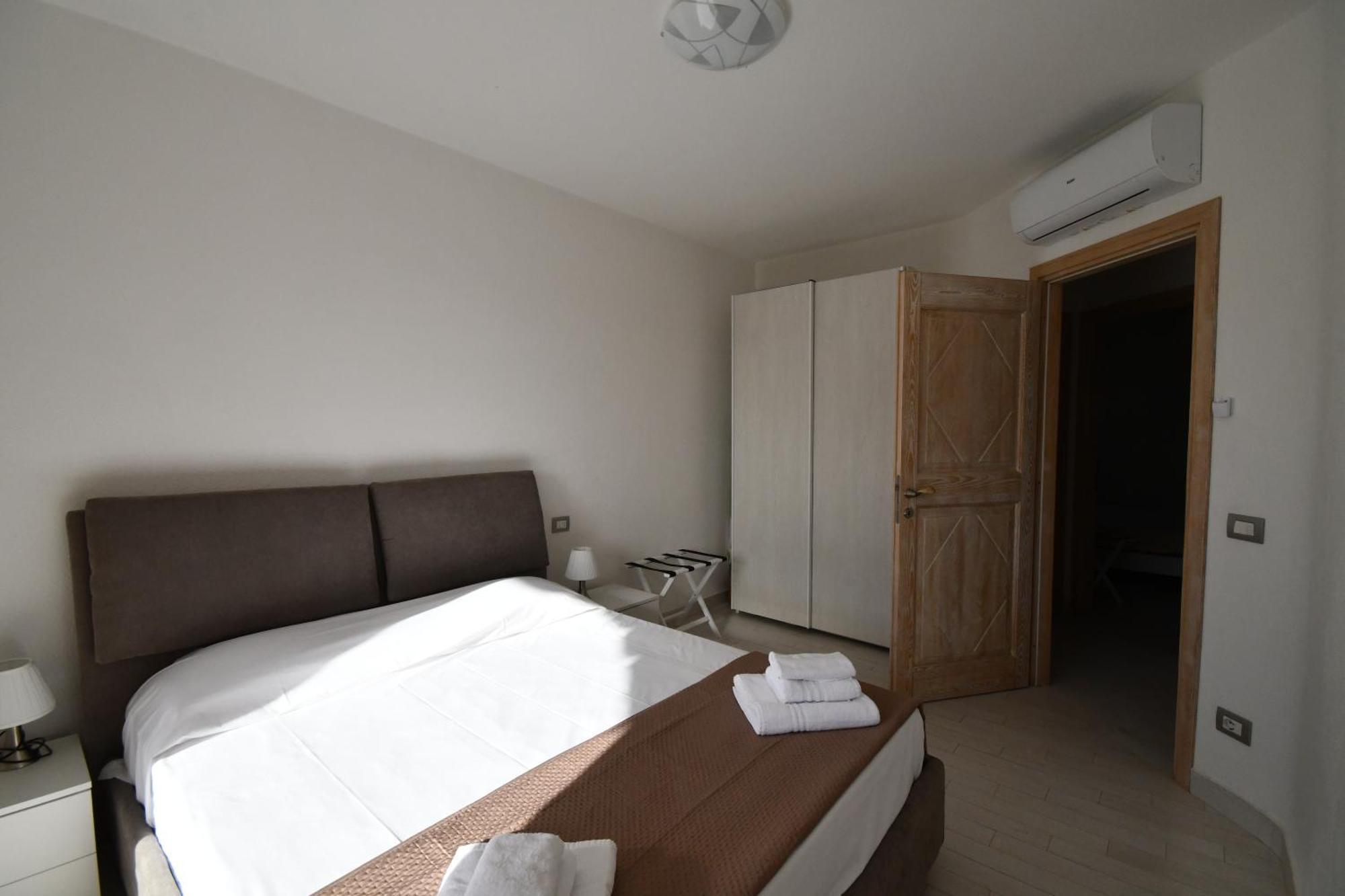 Appartamento Vista Mare Punta Tegge Ла Мадалена Екстериор снимка