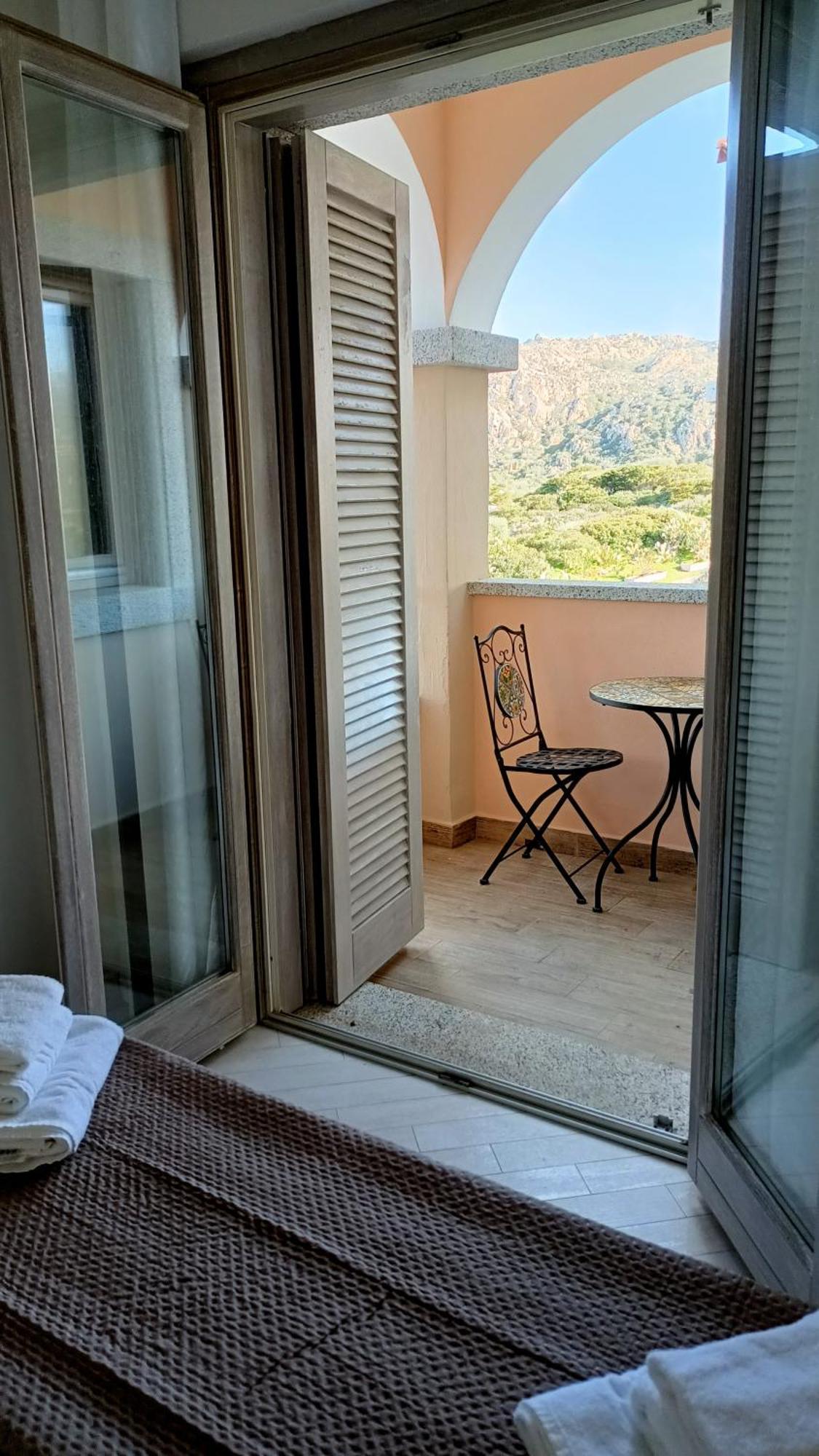 Appartamento Vista Mare Punta Tegge Ла Мадалена Екстериор снимка