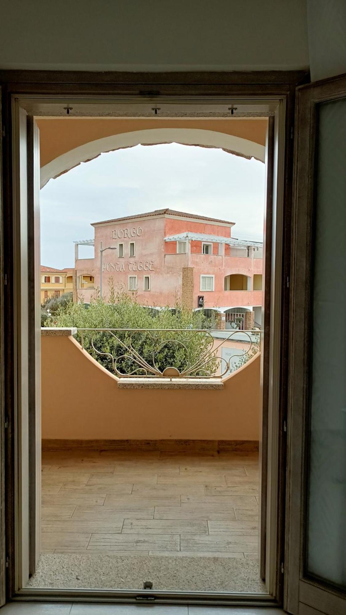 Appartamento Vista Mare Punta Tegge Ла Мадалена Екстериор снимка