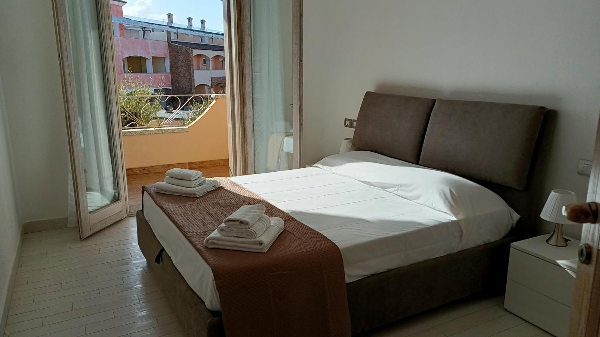 Appartamento Vista Mare Punta Tegge Ла Мадалена Екстериор снимка