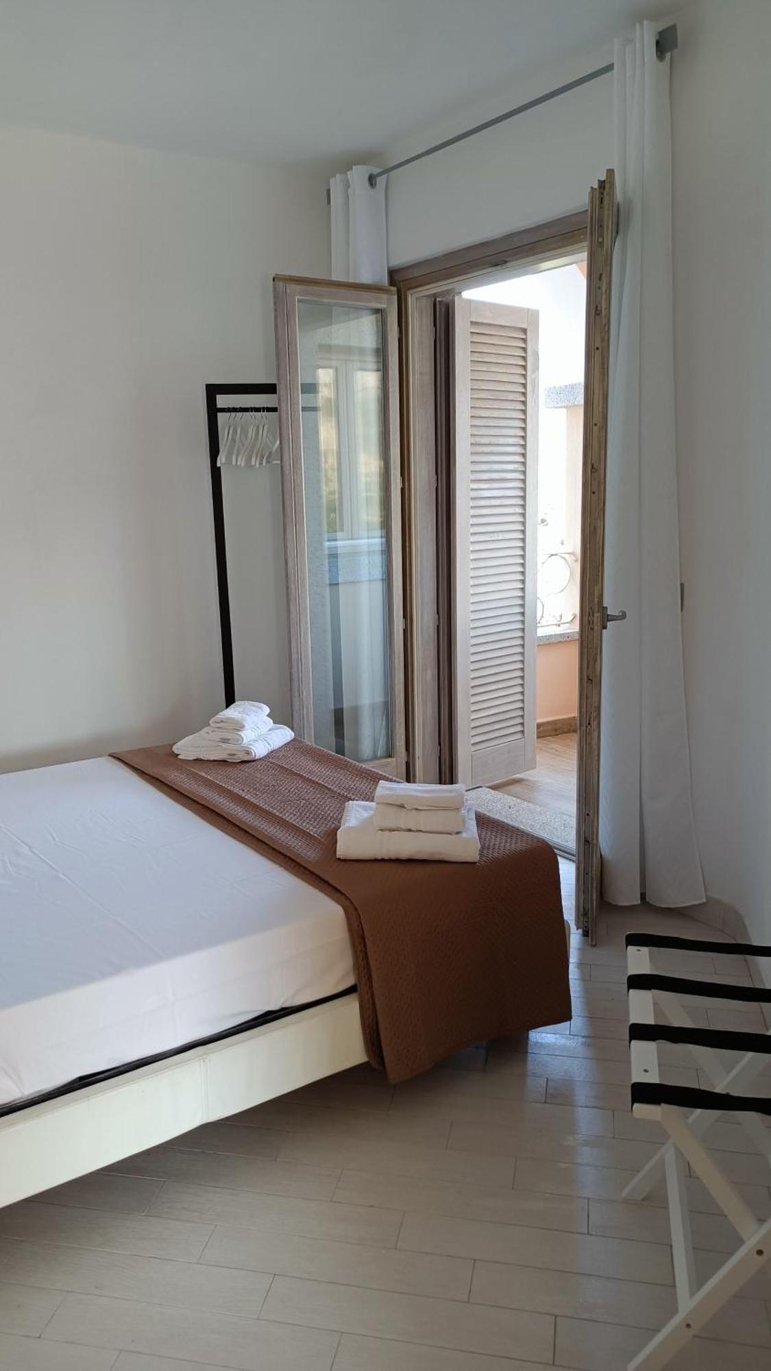 Appartamento Vista Mare Punta Tegge Ла Мадалена Екстериор снимка